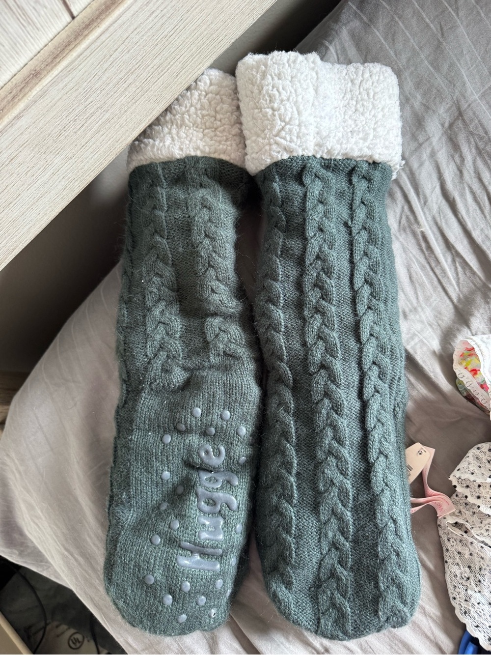 Cozy Cable-Knit Sherpa-Lined Women's Socks - gray